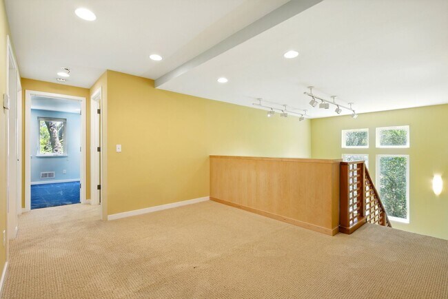 Building Photo - Gorgeous 4 bedroom home in Greenbrae with ...
