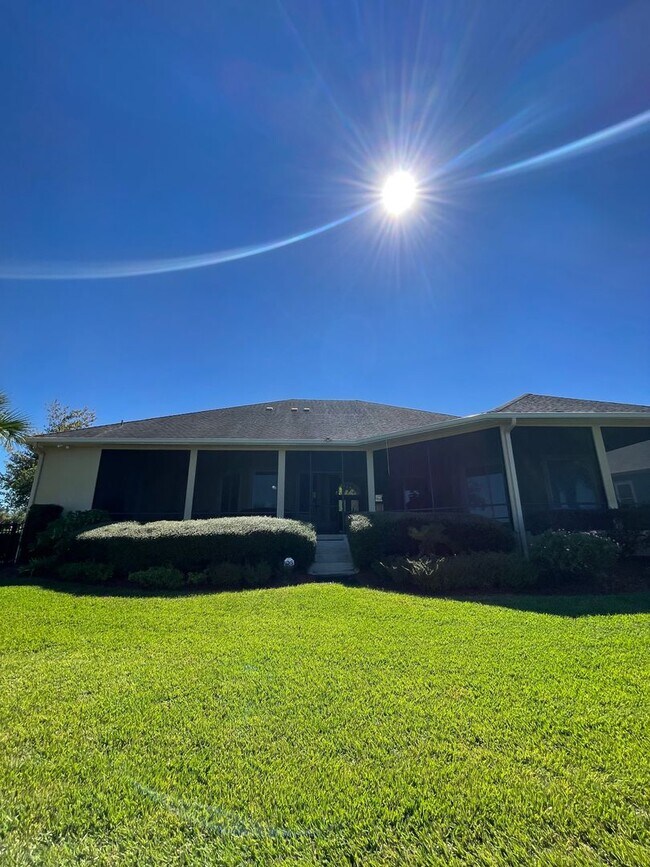 Building Photo - Luxury 3BR/3.5BA + Office in Winding River...
