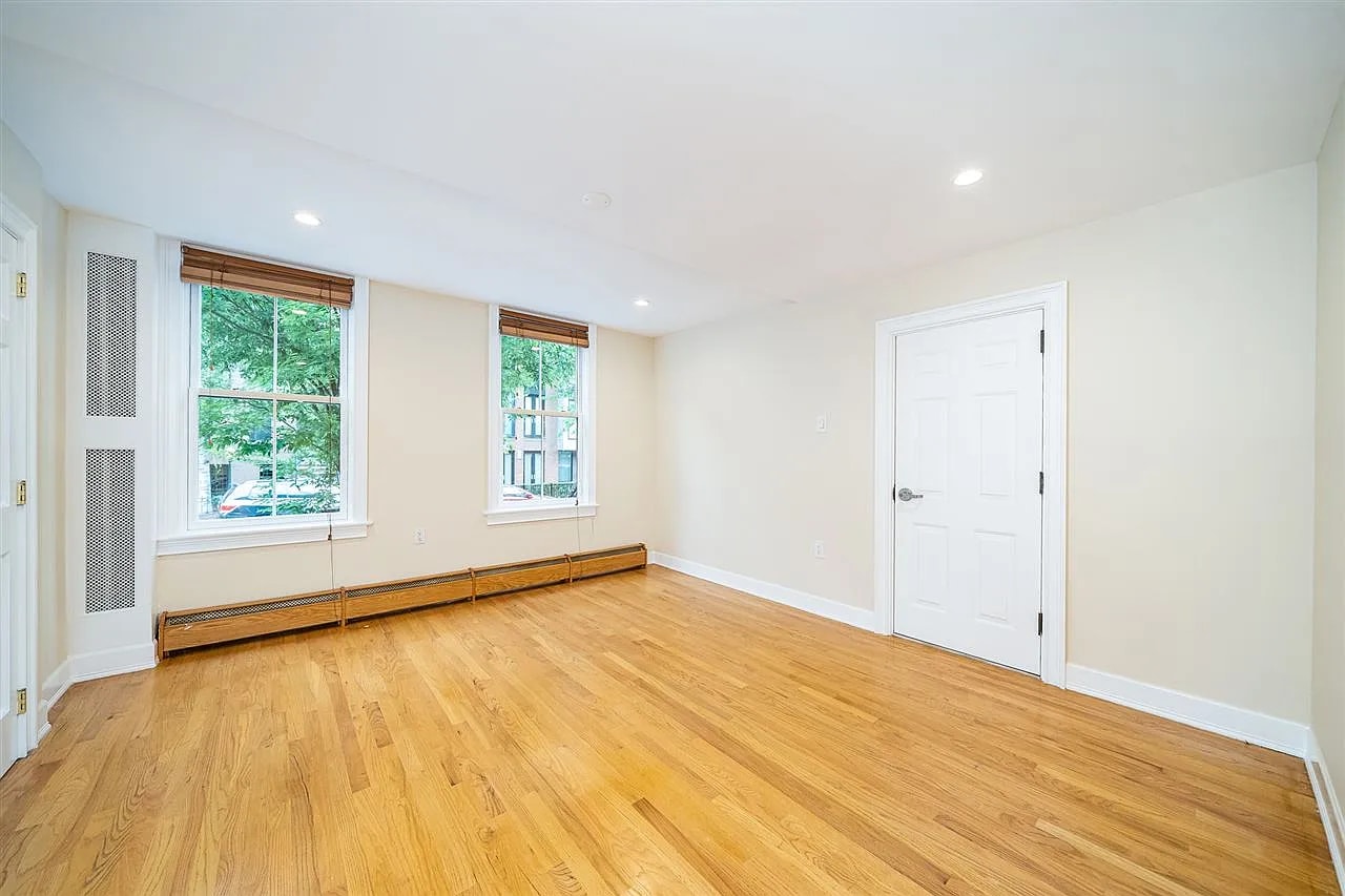 Building Photo - 116 Garden St