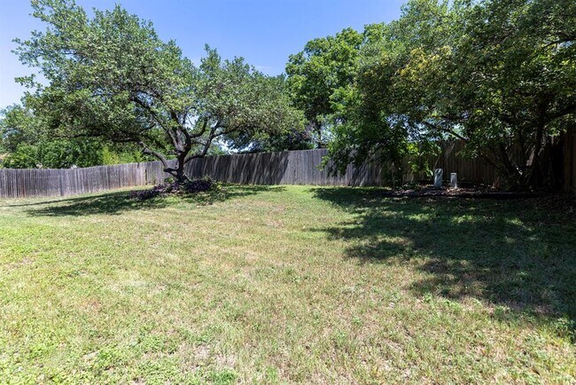 Building Photo - 8302 Spring Valley Dr