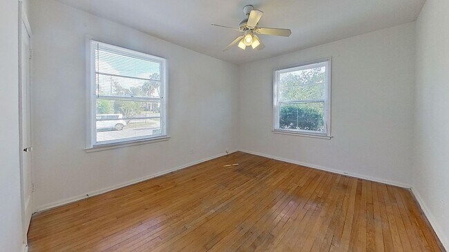 Building Photo - 1529 McDuff Ave S