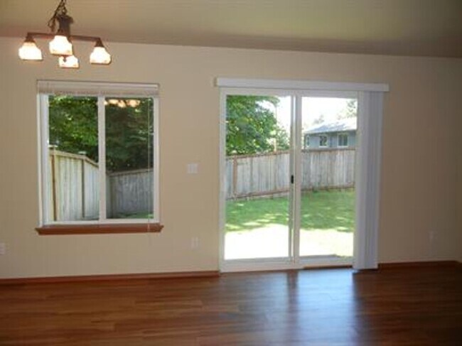 Building Photo - 3 Bedroom 2.5 Bath located in Tumwater