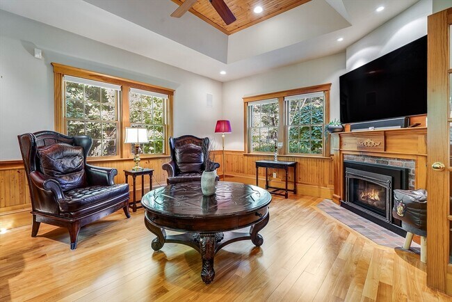 Building Photo - 3 W Hollow