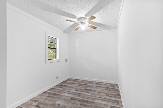 Building Photo - Beautiful & Unique Rental Home Spacious, C...