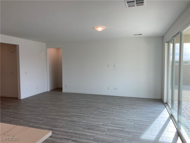 Building Photo - 7123 Calvert Cliffs St