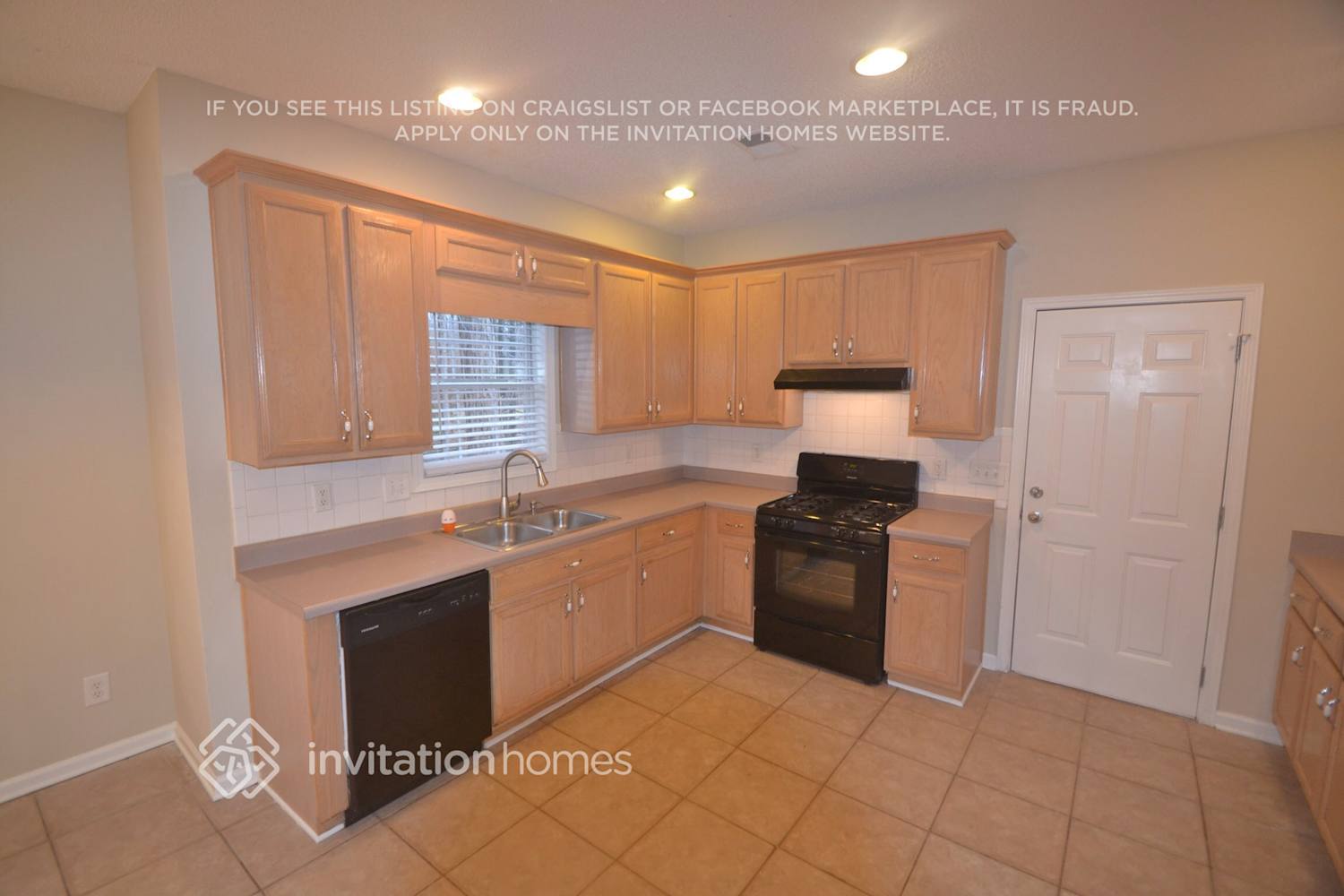 Building Photo - 225 Hunters Chase