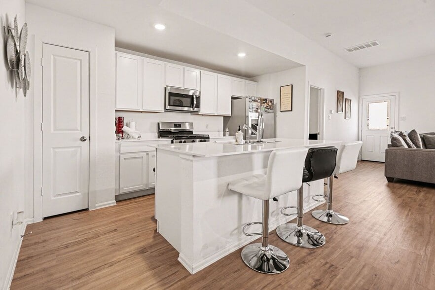 Building Photo - 9502 Brookside Point Dr