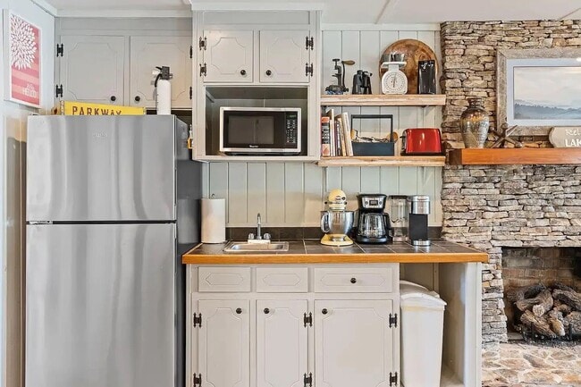 Building Photo - 333 Jim Crittendon Rd