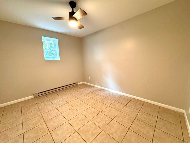 Building Photo - Two Bedroom Basement Apartment for Rent in Dayton