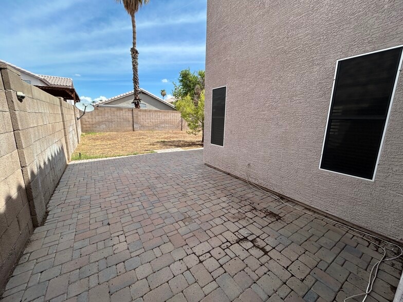Building Photo - 4132 E Anderson Dr