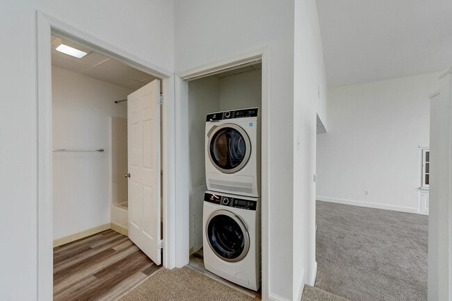 Washer & Dryer Included | Franklin Manor - Franklin Manor Apartments