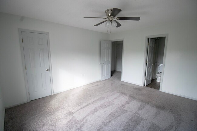 Building Photo - 251 Knight Dr