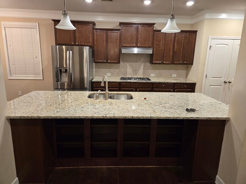 Building Photo - 5550 Shiloh Woods Dr