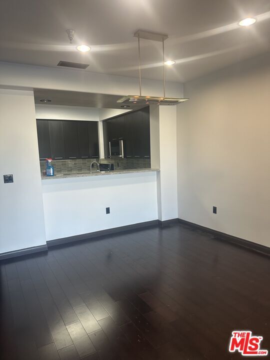 Building Photo - 520 S Kingsley Dr