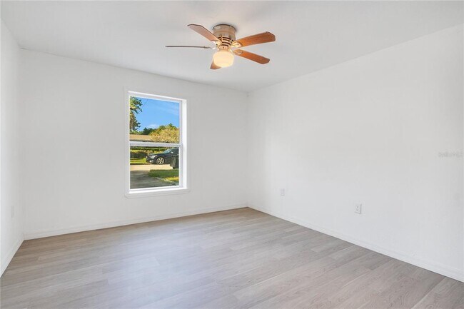 Building Photo - 813 Agnes Dr