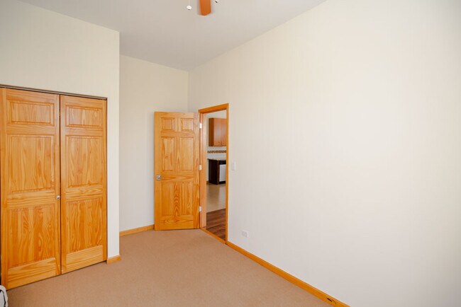 Building Photo - 6219 S Kenwood Ave
