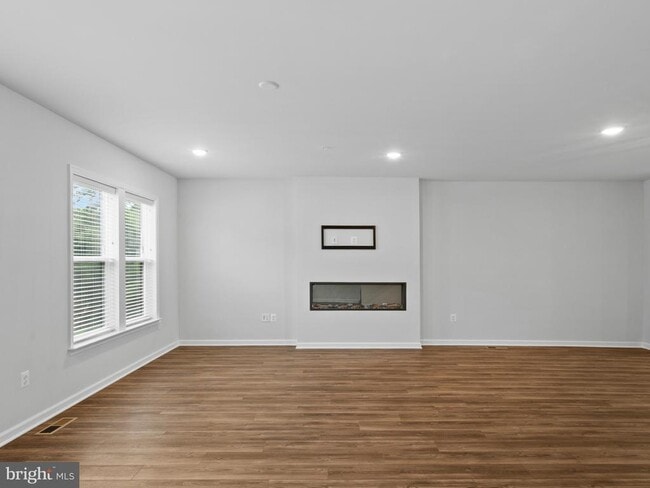 Building Photo - 305 Backwater Wy