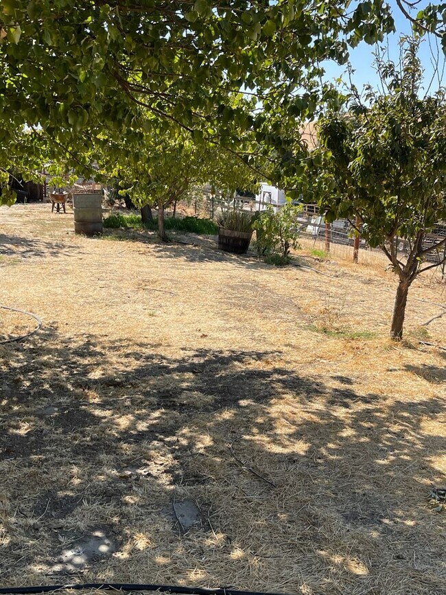 Building Photo - 5-Bedroom, 3-Bathroom Home for Rent on 1-A...