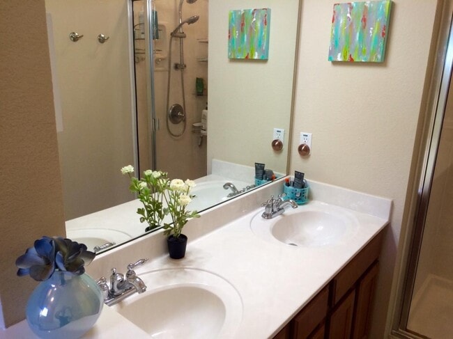 Building Photo - 1310 W Parmer Ln