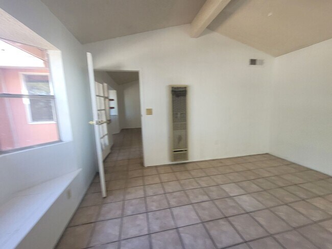 Building Photo - Ready to View!!