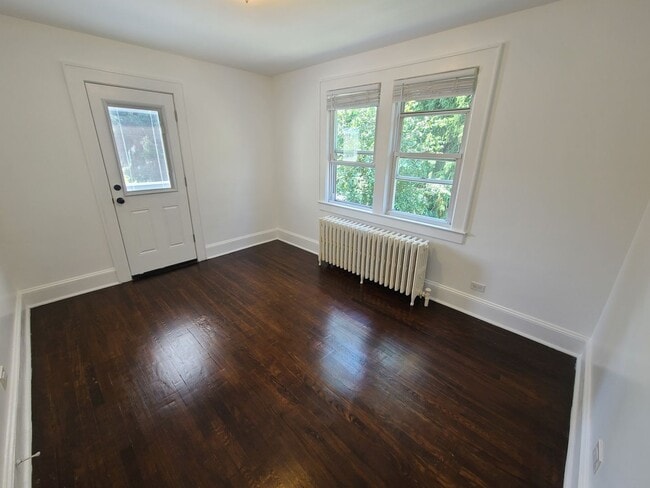 Building Photo - 4 bedrooms and 1.5 bathrooms, this home of...