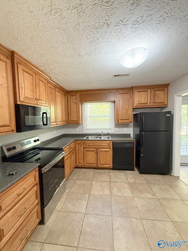 Building Photo - 160 Lewis Ln