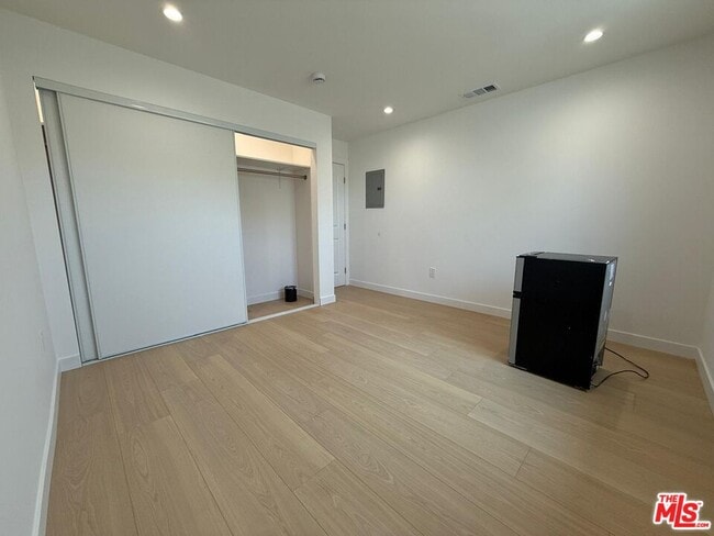 Building Photo - 5759 Lemp Ave
