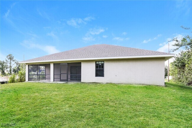 Building Photo - 717 Little Rock St E