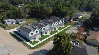 Building Photo - 726 S Weenonah Ave