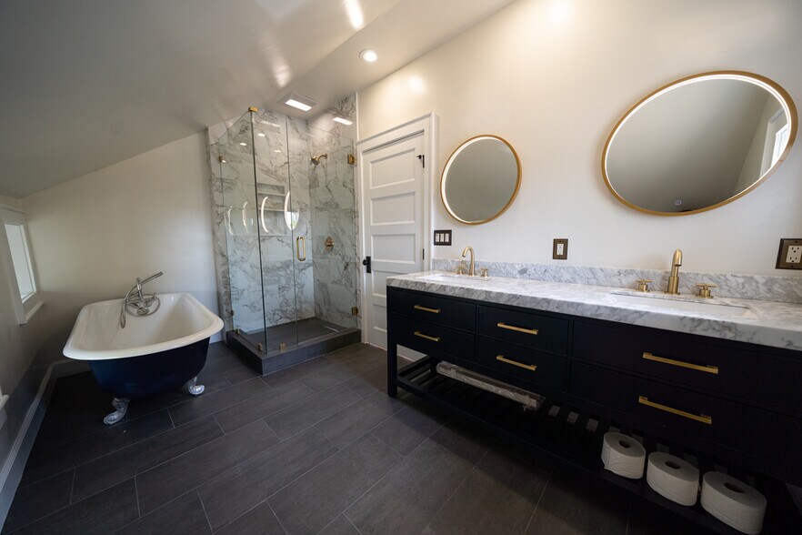 master bath - 1258 Essex St