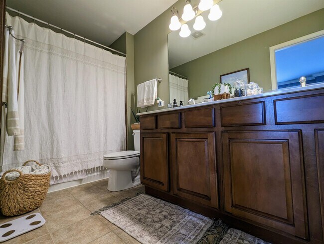 Building Photo - 2221 S Crambourne Way