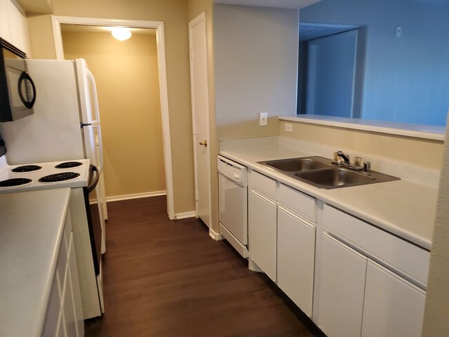 Building Photo - 1 BED, 1 BATH CONDO in "Latigo" Silverado ...