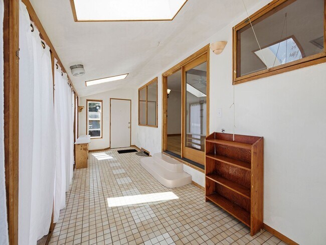 Building Photo - 1816 Orchard Pl