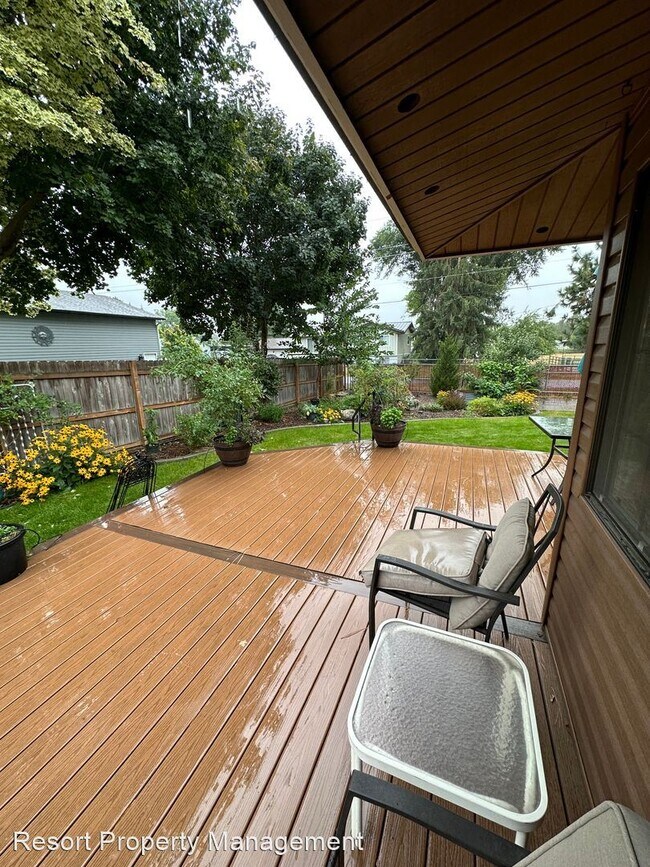 Building Photo - 3 br, 2 bath House - 910 E Loch Maree Dr