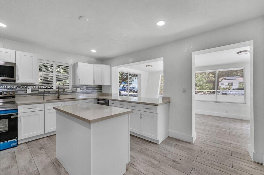 Building Photo - 16200 NE 3rd Ave