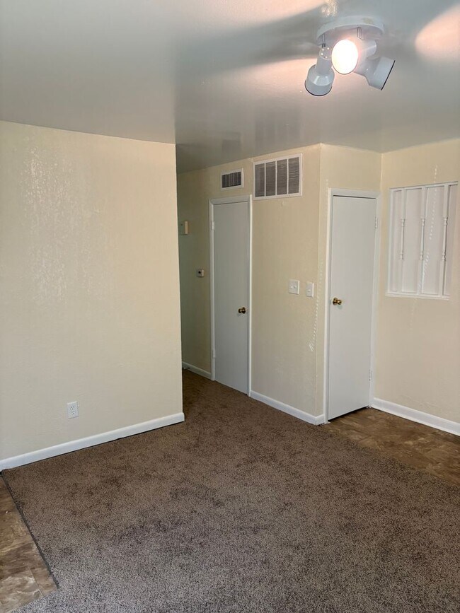 Building Photo - 2+ bedroom- Available now $1,000