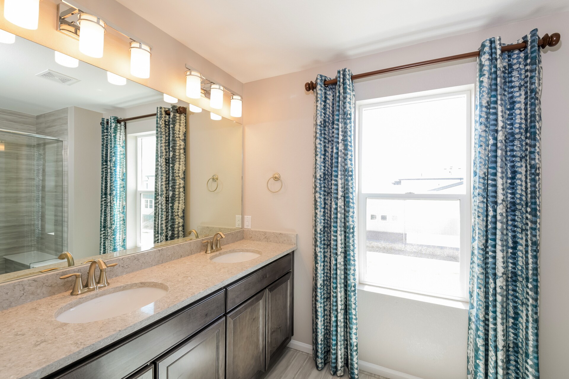 Building Photo - 6457 N Ceylon St