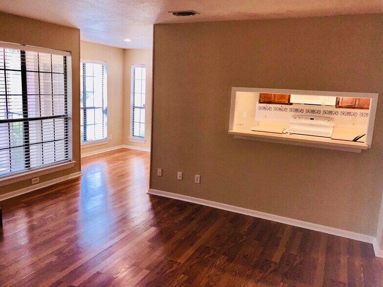 Building Photo - 2255 Thousand Oaks