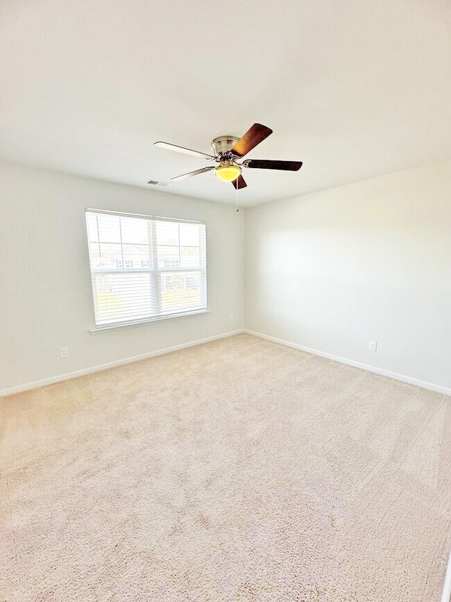 Building Photo - 163 Hogan Dr