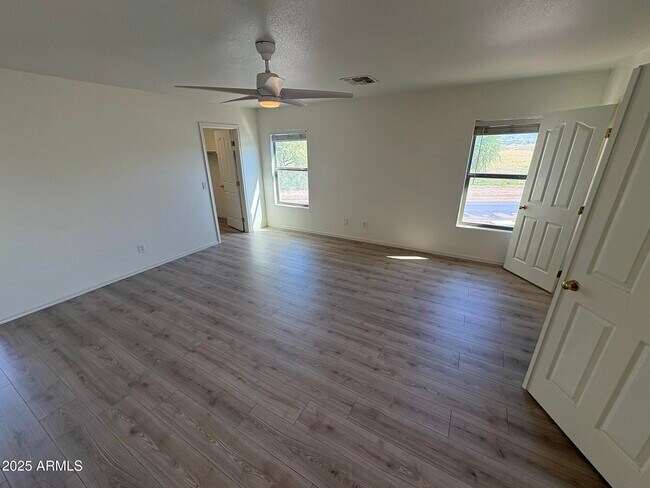 Building Photo - 7709 S 63rd Dr