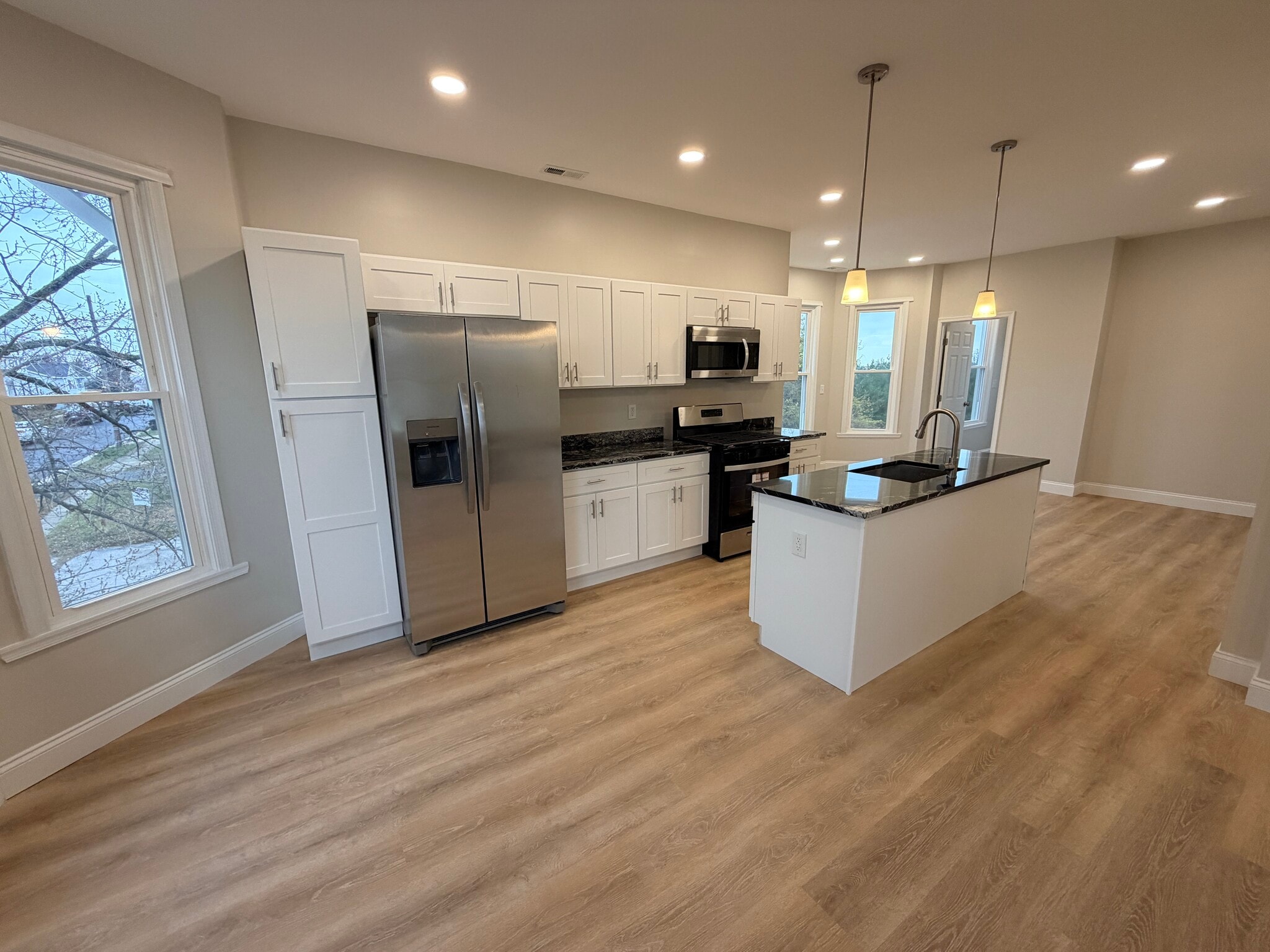 Building Photo - 3 E Overlea Ave