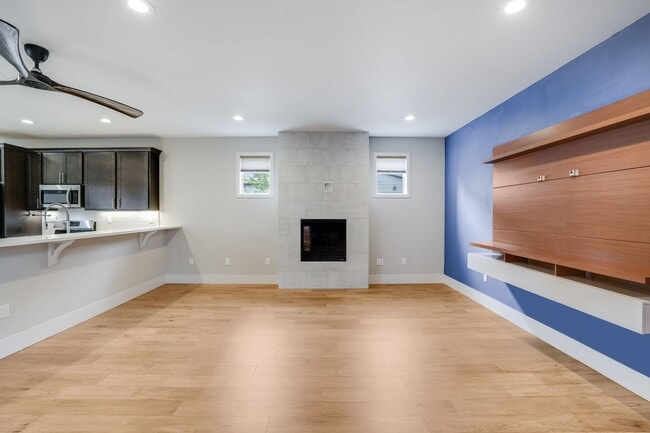 Building Photo - Beautiful 3 Bed, 3 Bath Rental Home in Bre...
