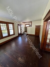 Building Photo - Beautiful 3 Bedroom 1.5 bath home w/ Basement