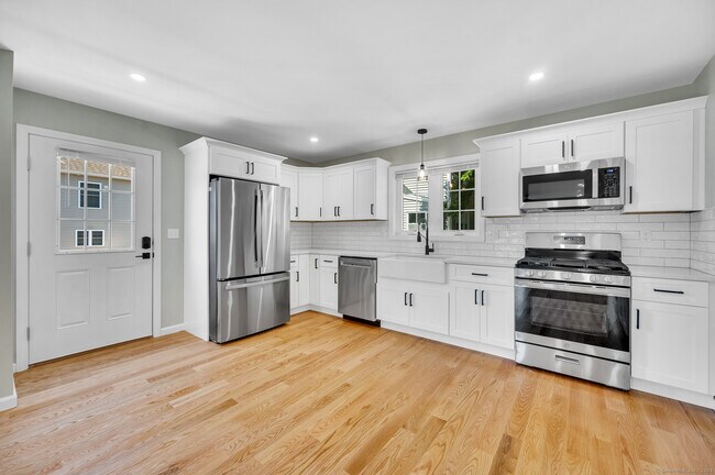 Building Photo - 33 West End Ave