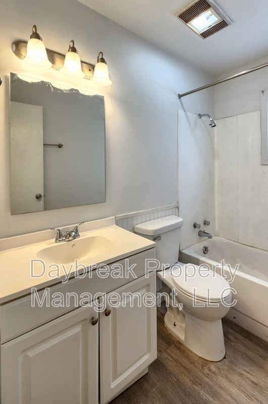 Building Photo - 811 7th Ave N