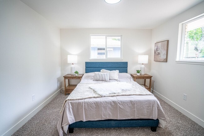 Building Photo - Charming Fully Remodeled 2 Bedroom, 1 Bath Duplex