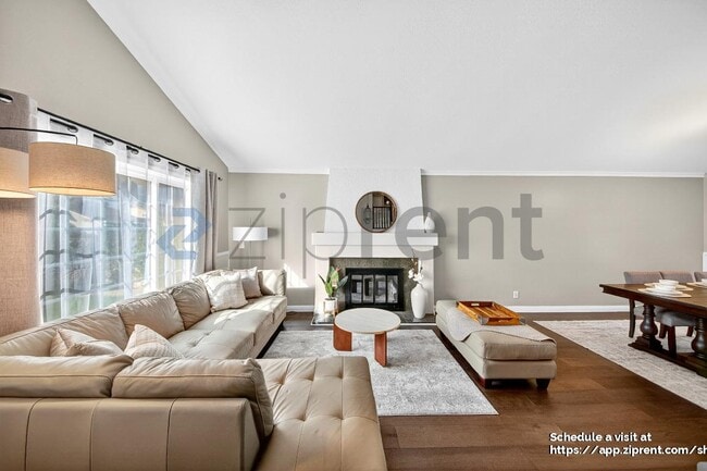 Building Photo - 353 S Heatherstone St