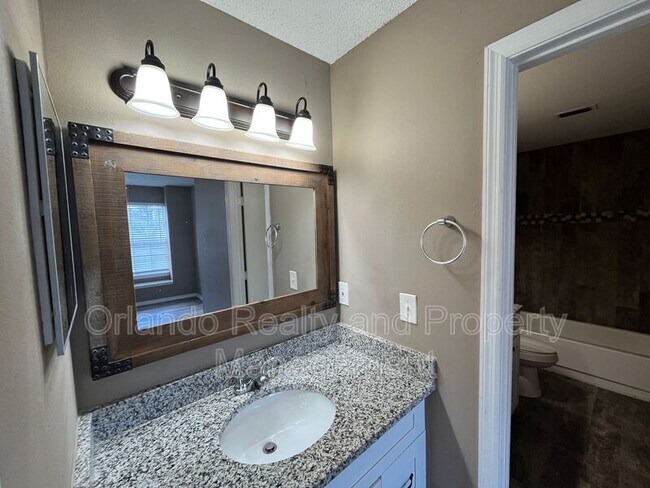 Building Photo - 6088 Westgate Dr