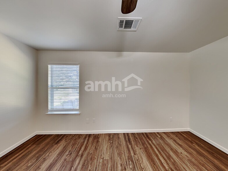 Building Photo - 16778 Fallen Timbers Dr