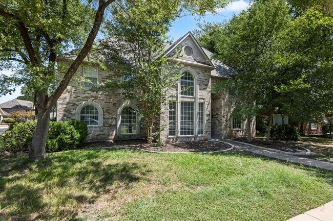 Building Photo - 10116 Pinehurst Dr